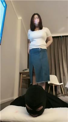 【樊樊】酸臭脚丫踩踏-连环耳光 JS250420-8