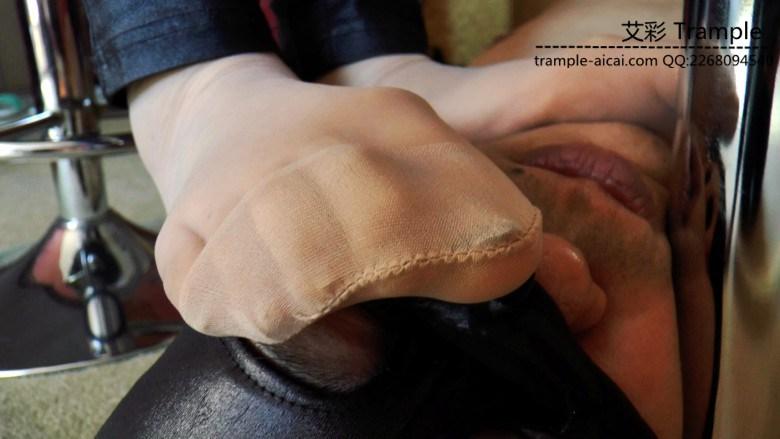 【冰时代】天然呆女神乐乐短肉丝踩脸