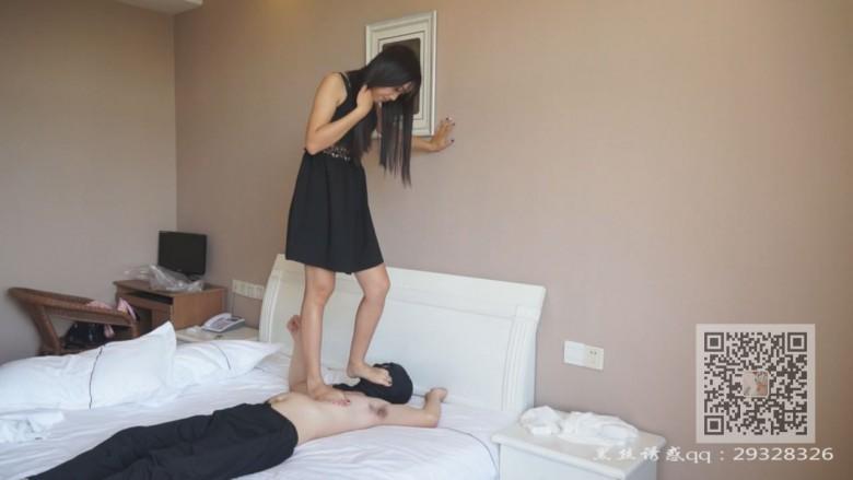 佳佳学生主对奴的暴力踢打和各种语言羞辱