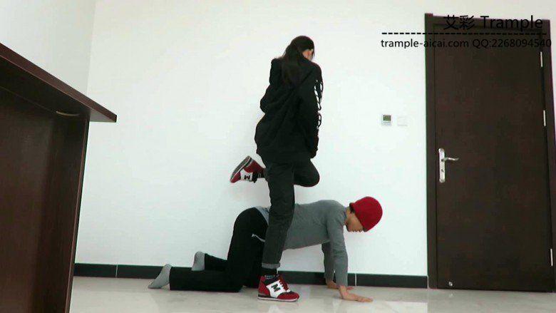 00后天使女主调教贱狗磕头跪拜！