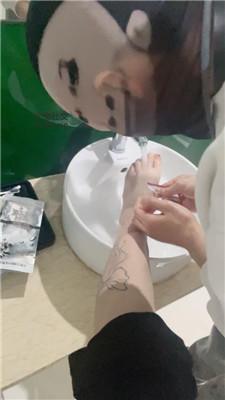 【小凤梨】酸臭脚丫玉足狂舔 JS250205-34