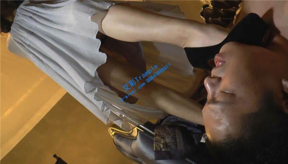 馨雨长腿踩脖子