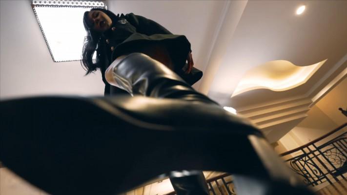 〔Magic︱Mirror 魔镜少女〕—星奈长靴暴踩跟踪狂