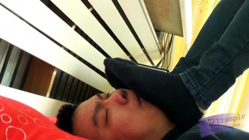 黑冰女王黑色棉袜脚踏人面脚垫