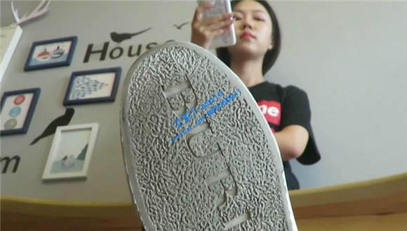 【画师女主】帆布鞋第一视角羞辱贱狗