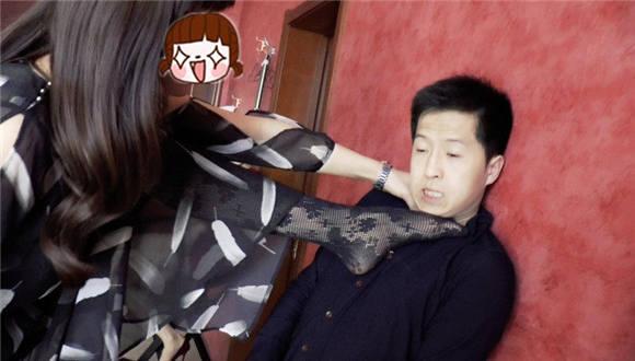 【冰时代】超模女巨人残忍踩踏压杀1米60小M