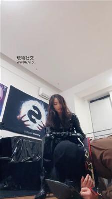 【倪小主】超酷皮衣皮靴女神踩虐 bf50509