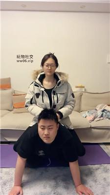 【埋汰】风衣女神骑马虐脚下奴【上】 bf49673