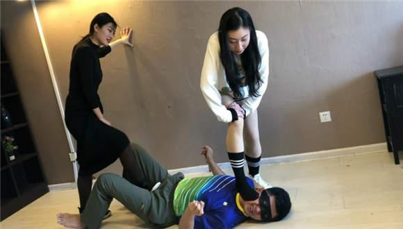 舞团少女的特殊玩具