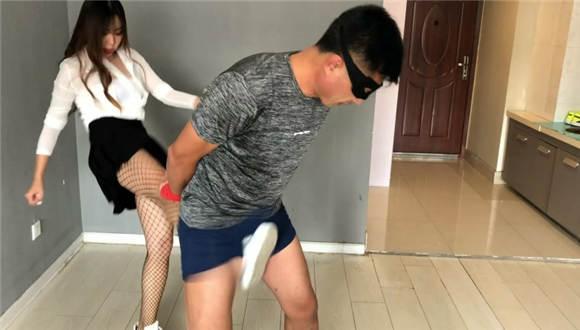 〖碎蛋娇娃〗美女联合闺蜜惩治内衣贼