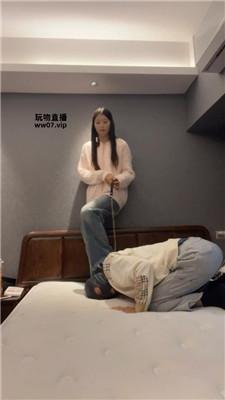 【伊未】牵狗链白袜脚踩虐 bf51345