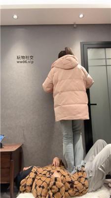 【狗哥】素人S-休闲鞋白袜踩虐/转胯狗爬/坐脸窒息 bf50151