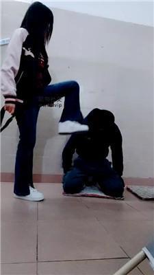 【Nubias】小白鞋踢踹-鞭打耳光  JS250320-4