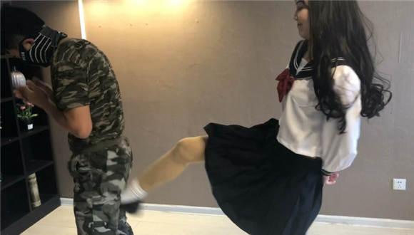 长腿女神的羞辱