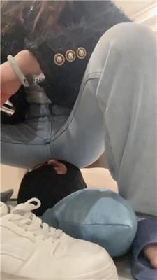 【小凤梨】踩踏-酸臭脚狂舔 JS250217-5