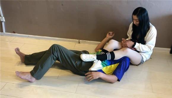 舞团少女的特殊玩具