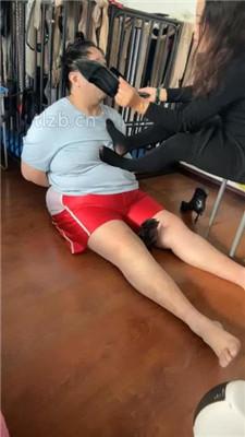 【冰色】家奴清理脏鞋底