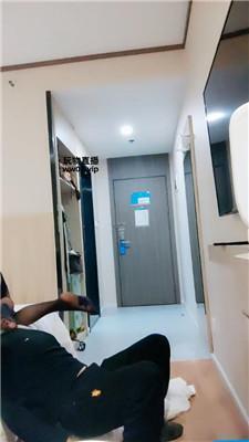 【露娜子】寂寞少妇羞辱邻居奴 JS250421-11