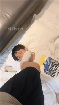 【小乔】素人小姐姐白袜脚踩【完整版】