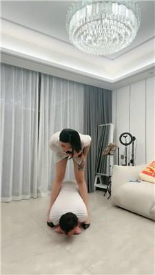 【万华】车模S-高跟玉足美腿虐 bf52991