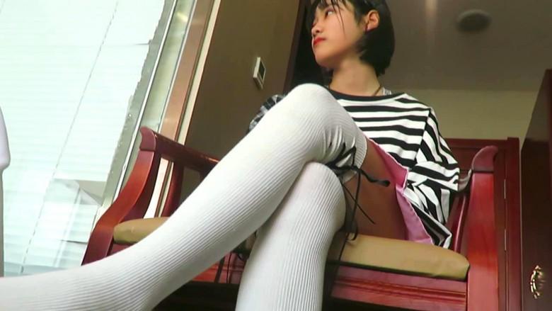 【菲主】棉白过膝袜蹦跳踩踏贱狗！