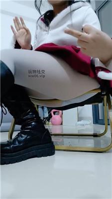 【广西木木】学生妹妹的皮靴jk乳母场    250203-2