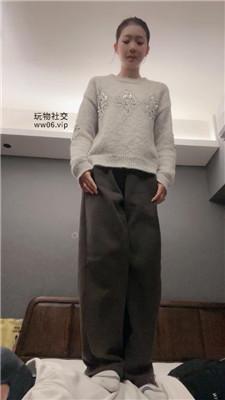 【伊未】坐脸窒息-白袜脚踩虐 bf50393