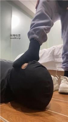 【白兔】跪舔脏小白鞋黑棉袜/赏赐圣水吃烟灰 JS250118-20