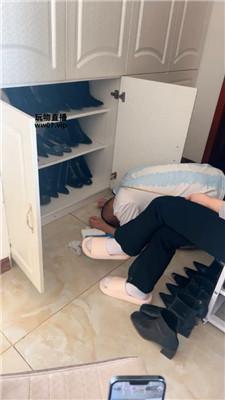 【斯羽情侣主】拿着藤条监督绿帽做家务【双视角版】 JS250322-29