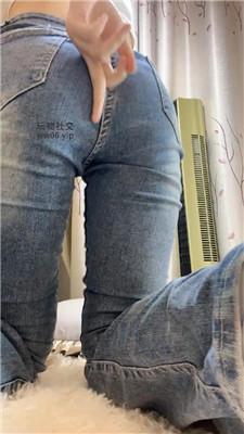 【兔牙】牛仔裤坐脸    250121-15
