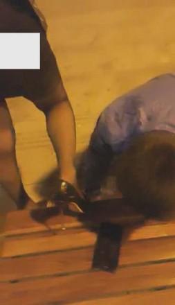 VIVI圣诞节马路边花式圣水超刺激