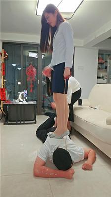 【嘉妮】双S-强制滴蜡/鞭打/高跟踩【双视角版】 bf51855