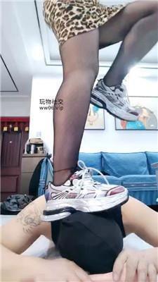 【李老师】运动鞋黑丝全体重踩踏 bf49104