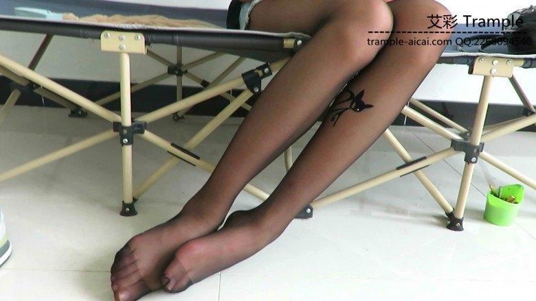 00后天使女主黑丝踢踹裆部膝顶下面！