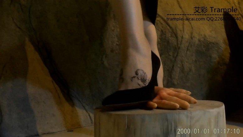 第一视角之展板上的血腥偷片人的手