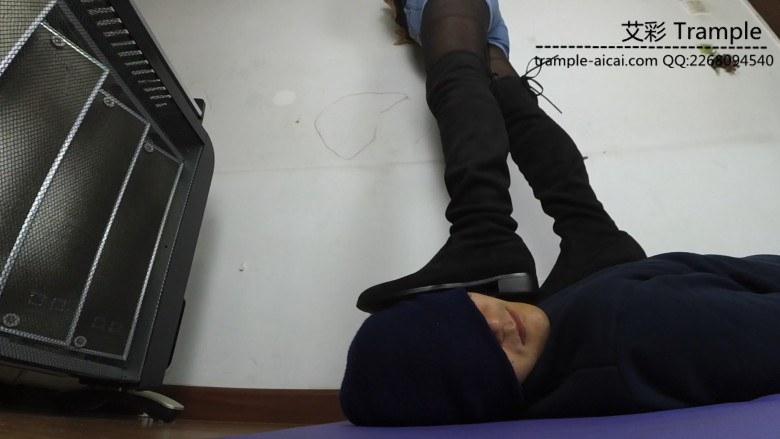 过膝长靴黑丝踩踏