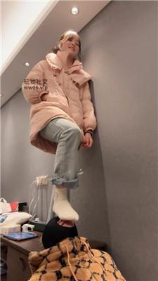 【狗哥】素人S-休闲鞋白袜踩虐/转胯狗爬/坐脸窒息 bf50151