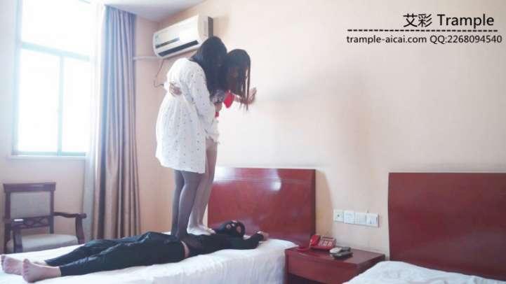 两位大一美女学生黑丝肉丝美腿恋足