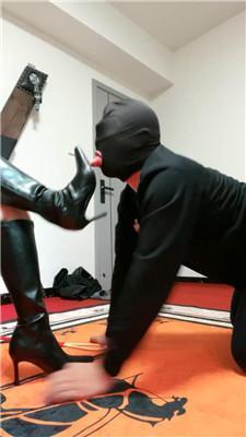 【莫莉】双S-重度鞭打/脚踩喂食/伺候沐足【双视角版】JS250113-20