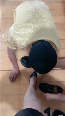 【芳姐】舔技师的脏鞋臭脚 JS250409-24