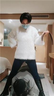 【伯爵】吊绑/骑马爬行/裸足恋足舔/鞭打