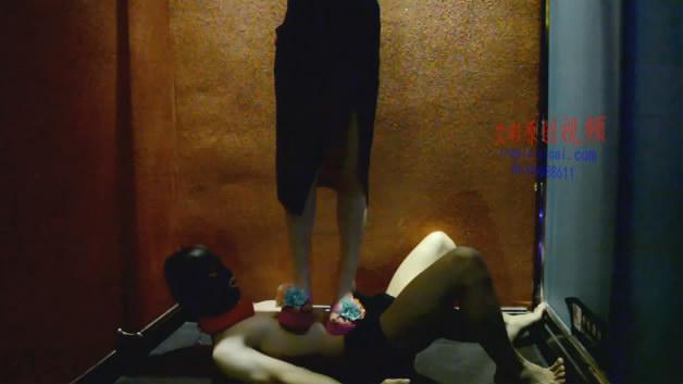 『奴隶岛』粉色人字拖玩弄狗奴