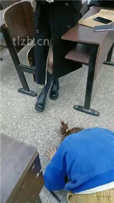 【爱可呀】母畜-遛狗爬行/舔毛拖鞋/舔素人长靴/闻棉袜