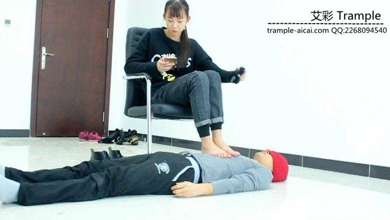 00后天使女主的踏板–棉袜+裸足堵嘴！