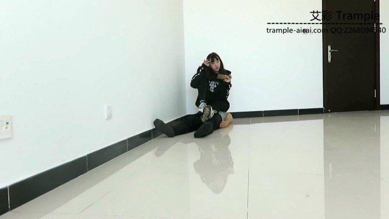 00后天使女主坐脸弄贱狗下体！