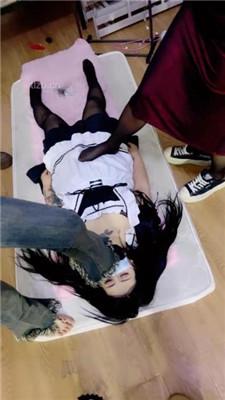 【女仆电】3女主VS3女慕-笼中圈养/遛狗钻胯/接吻口水