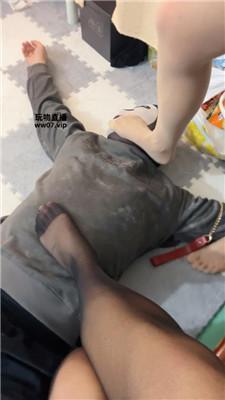 【Wh情侣】双S-丝袜美腿踩/拴狗链/坐脸窒息【双视角版】 JS250312-28