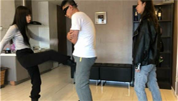 女子更衣室教训色狼