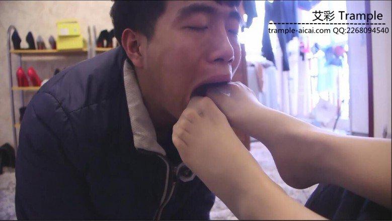 艾丝女王—双家奴跪等女王回家伺候