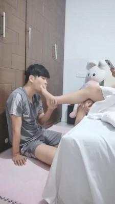 【调教视频】【浅尝lol】超强裸足深喉插吐